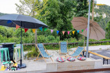 Terrasse extérieur de la Grange à Gaby : confort, convivialité et divertissement_Engins