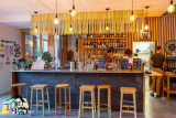 Espace bar de la Grange à Gaby : confort, convivialité et divertissement_Engins
