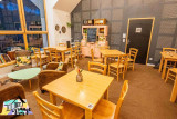 Espace restaurant de la Grange à Gaby : confort, convivialité et divertissement_Engins