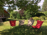 Transats à l'ombre du jardin