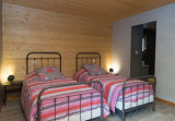 Chambre double avec deux lits simples