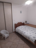 Chambre avec un lit simple