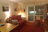 Vue du salon depuis la kitchenette