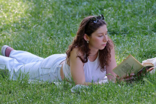 girl_8820239_1280.jpg