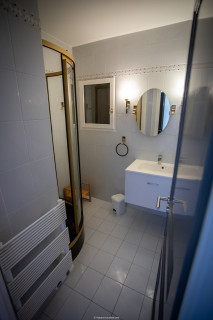 chambre-1-avec-douche-1.jpg - © isabelle Thomas chambre-1-avec-douche-1.jpg