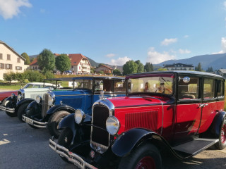 Rassemblement de véhicules anciens_Autrans-Méaudre en Vercors Rassemblement de véhicules anciens_Autrans-Méaudre en Vercors
