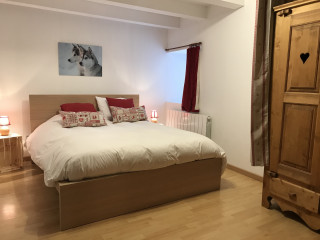 separation avec un rideau de la chambre avec lits superposés