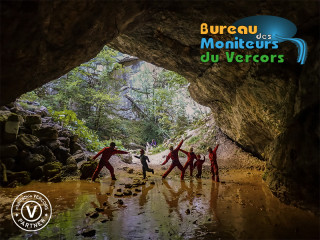 Spéléo Grotte Vercors initiation famille - © Bureau des moniteurs Spéléo Grotte Vercors initiation famille