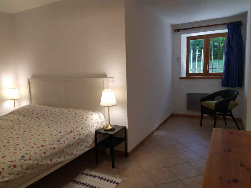 Chambre avec lit double