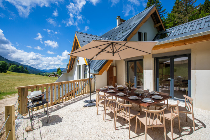 terrasse_gite_la_resilience_ete.jpg