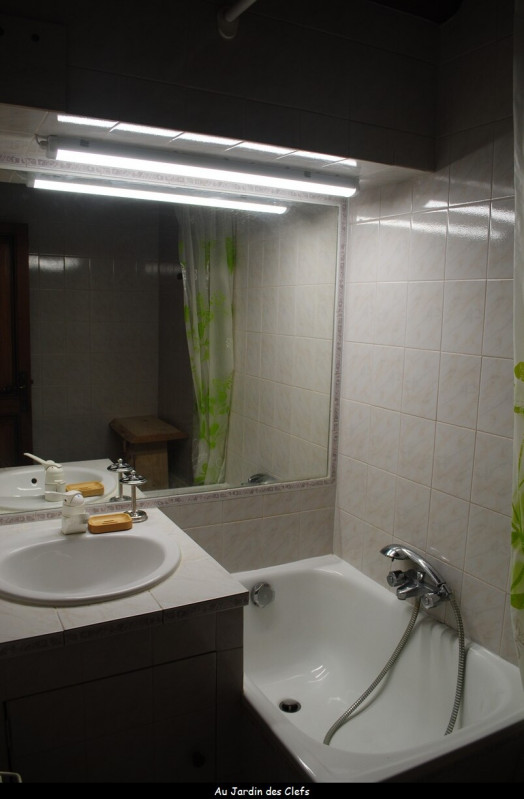 SALLE DE BAIN N°3 1er ETAGE