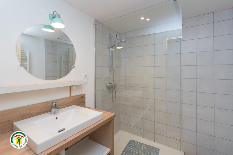 Salle d'eau 1 au 1er
1 douche