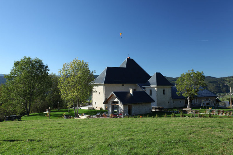 chateau_des_girards_terrasse.jpg chateau_des_girards_terrasse.jpg