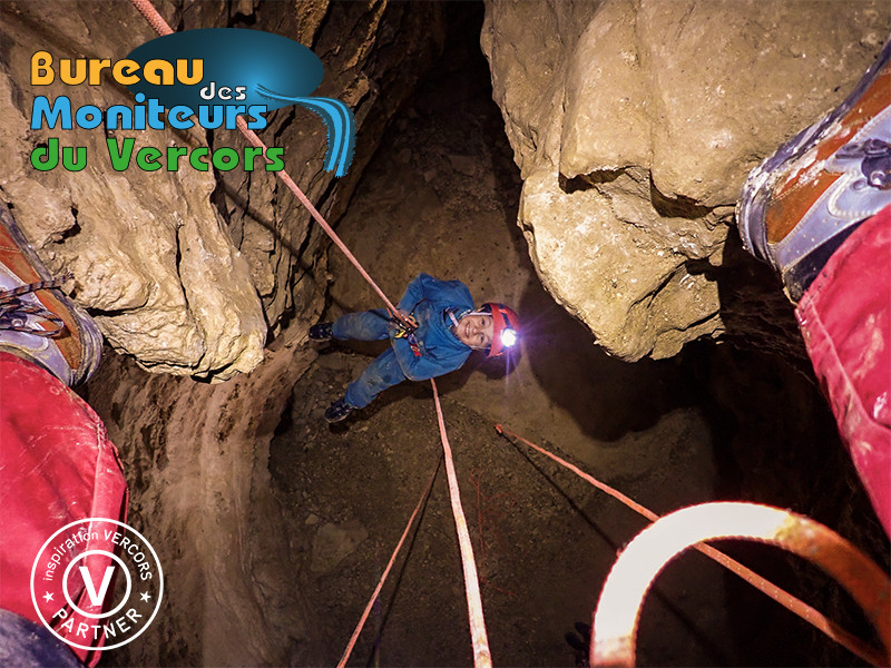 Spéléo Grotte Vercors initiation famille - © Bureau des moniteurs Spéléo Grotte Vercors initiation famille