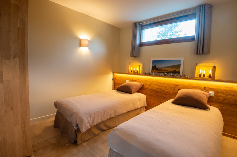 Chambre double configuration deux lits simples