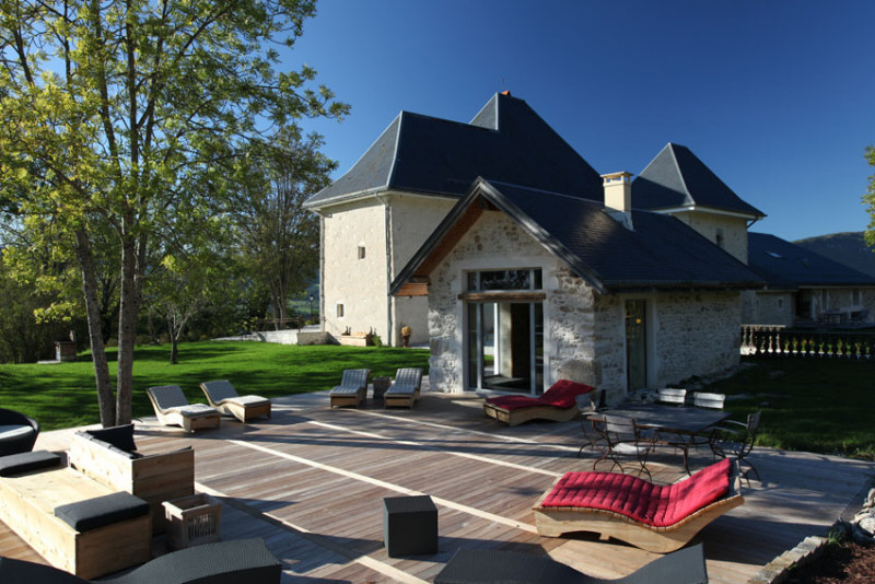 chateau_des_girards_terrasse2.jpg chateau_des_girards_terrasse2.jpg