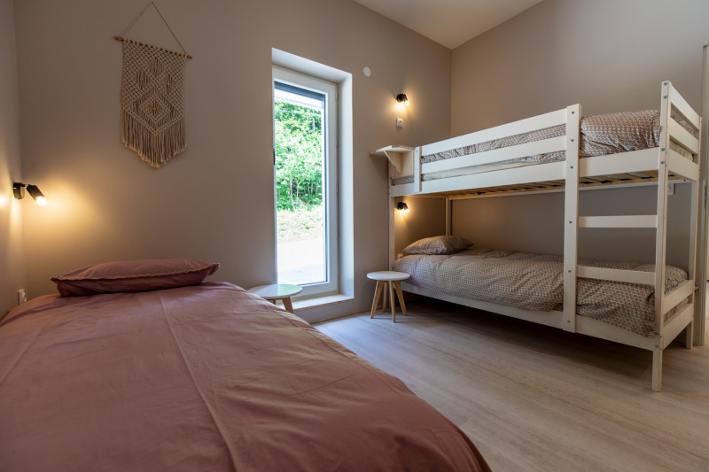 chambre_automne_gite_la_resilience.jpg chambre_automne_gite_la_resilience.jpg