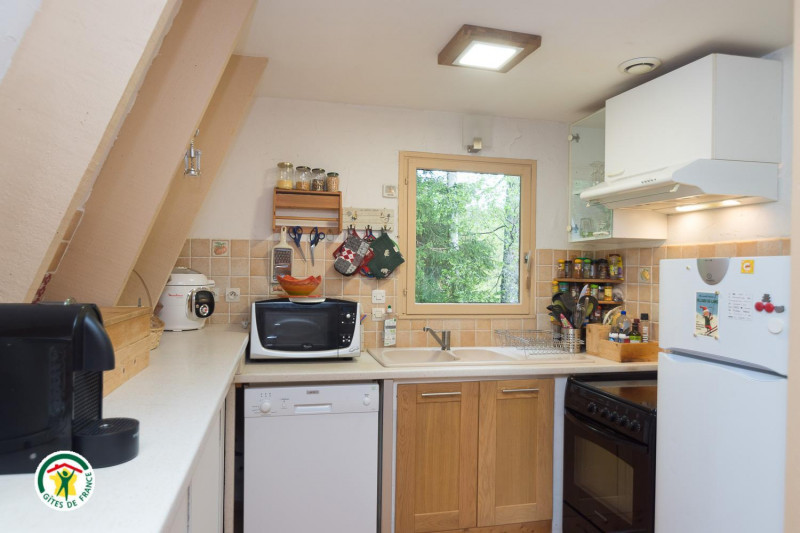 Cuisine toute équipée dont lave-vaisselle, four, congélateur, micro-ondes - © Gîtes de France Cuisine toute équipée dont lave-vaisselle, four, congélateur, micro-ondes