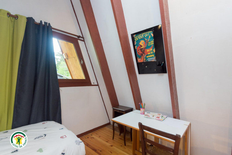 Au 2ème Chambre 2 : 2 lits 1 pers - © Gîtes de France Au 2ème Chambre 2 : 2 lits 1 pers