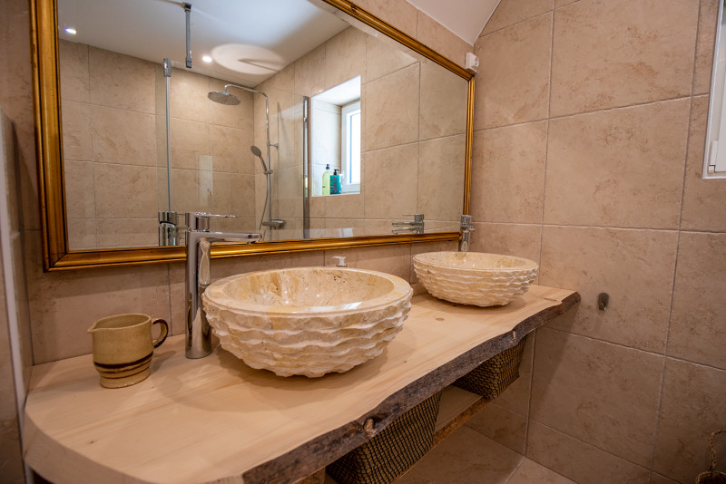 vasques_salle_eau_rez_de_chaussee_la_resilience.jpg - © La Résilience vasques_salle_eau_rez_de_chaussee_la_resilience.jpg