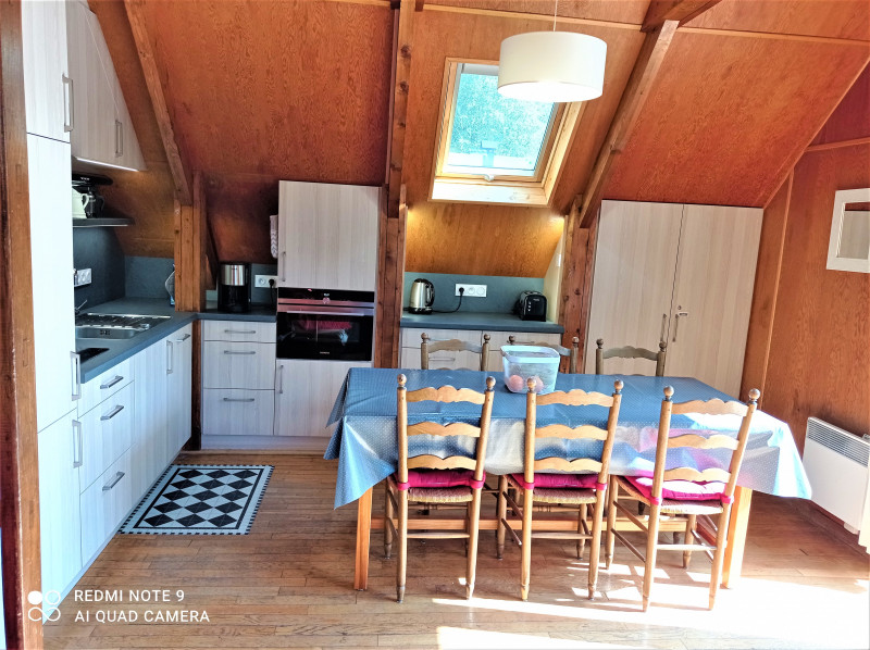 Vue du coin cuisine-salle à manger