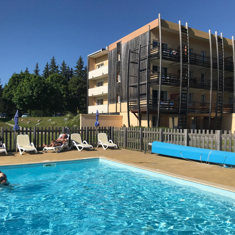 Vue piscine été - © Lienemann Vue piscine été