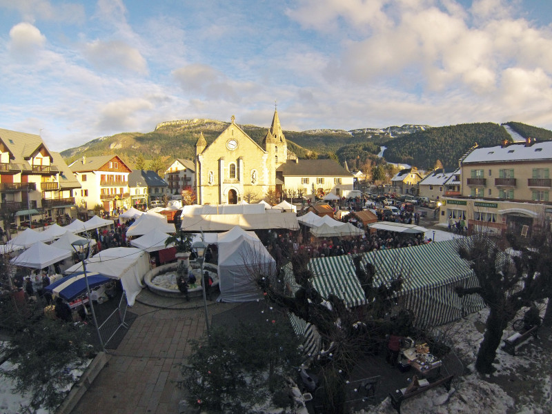 Place du Marché de noël enneigée
