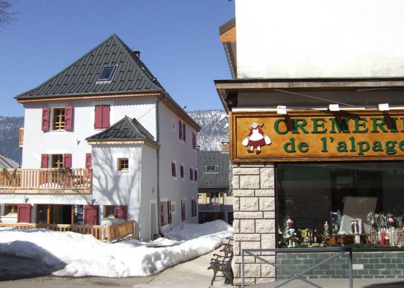 vue de la maison dans le village