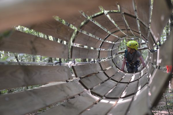 Photo d'un tunnel en plache de bois