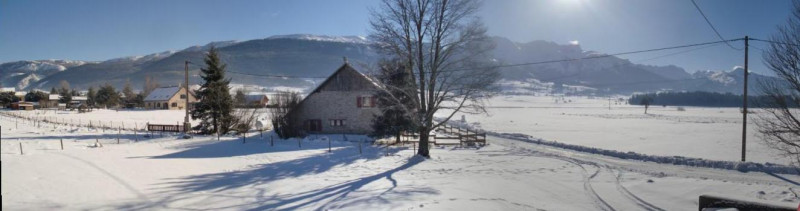 Vue extérieure enneigée depuis l'hébergement