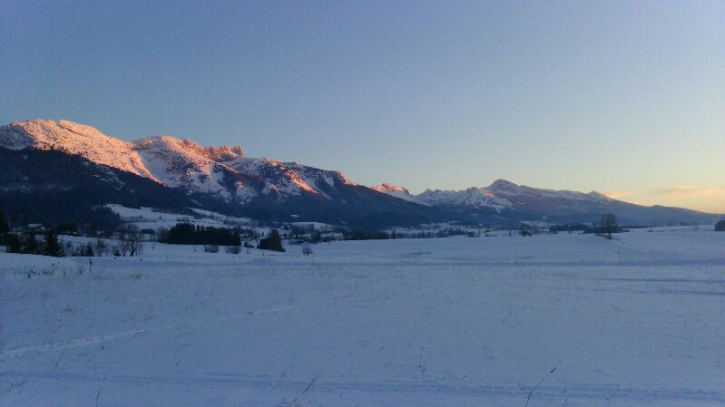 Vue des montagnes enneigées