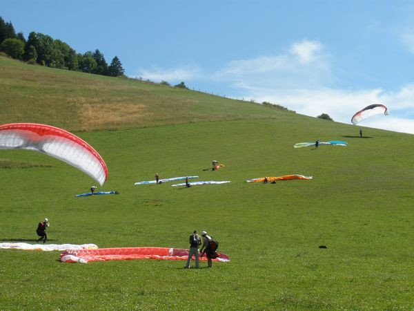 Départ, décollage de parapente Départ, décollage de parapente
