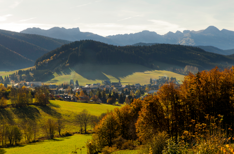 Photo aérienne du village de Méaudre_Autrans-Méaudre en Vercors