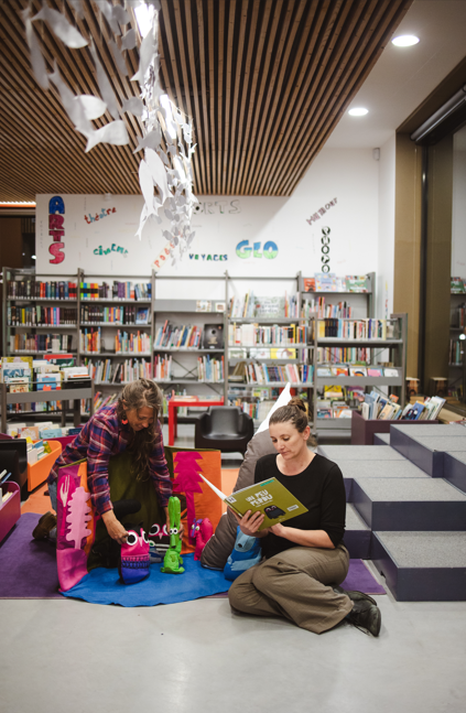 Médiatrices en cours de lecture d'histoires