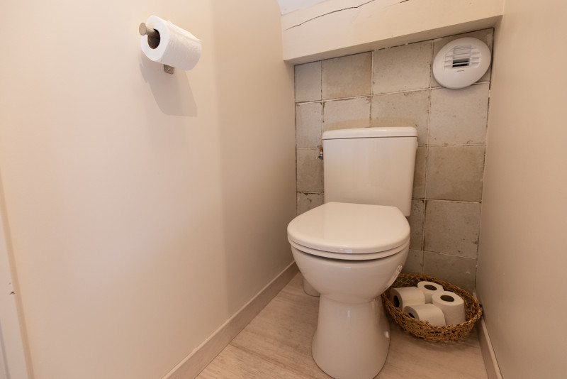 toilettes_etage_gite_la_resilience.jpg - © La Résilience toilettes_etage_gite_la_resilience.jpg