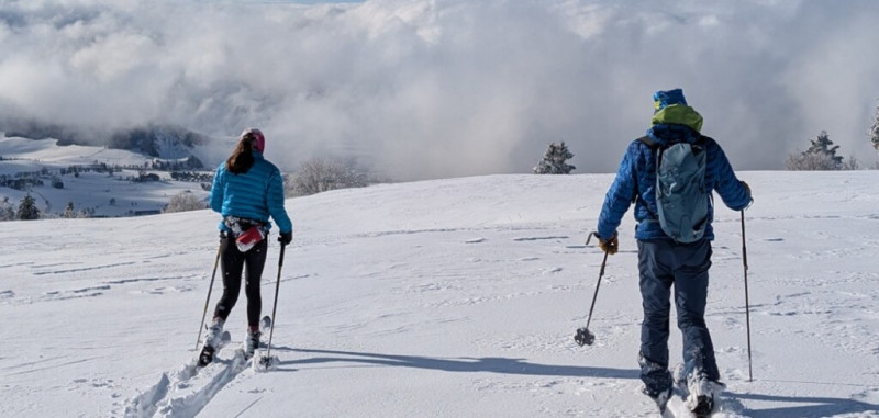 Photo de deux personnes faisant du ski de randonnée nordique_Lans-en-Vercors