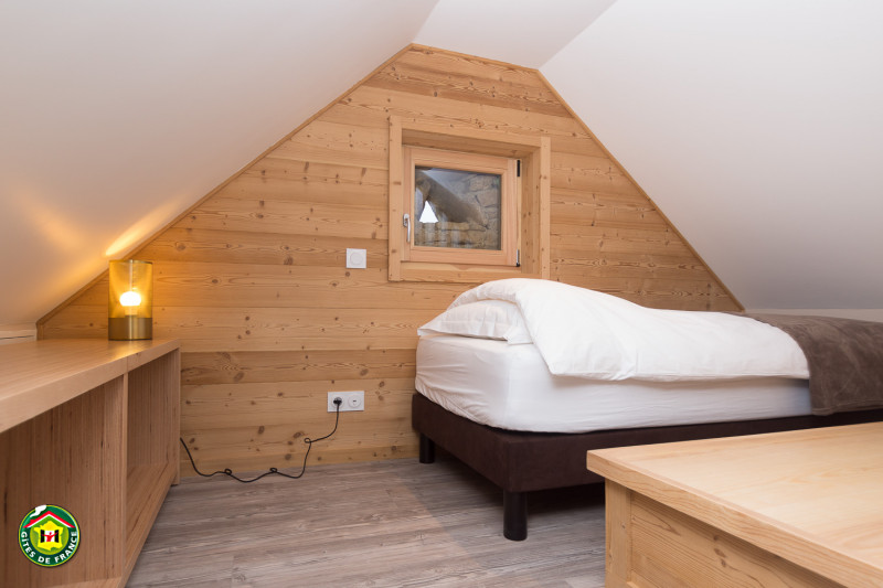 Ch.2 grande chambre en soupente au 2ème - © Gîtes de France Ch.2 grande chambre en soupente au 2ème