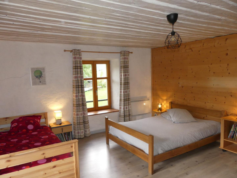 Chambre 3
1 lit double, 1 lit simple, 1 convertible simple - © Gîtes de France Chambre 3
1 lit double, 1 lit simple, 1 convertible simple