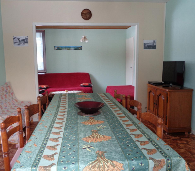 Vue du salon depuis la salle à manger