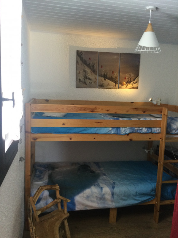 Coin nuit avec un lit superposé