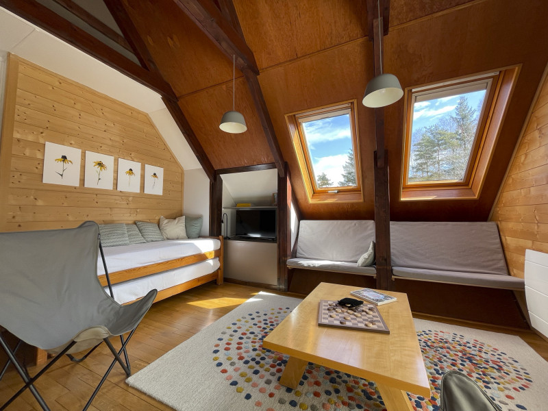 Séjour avec canapé, fauteuils et lits gigognes Séjour avec canapé, fauteuils et lits gigognes