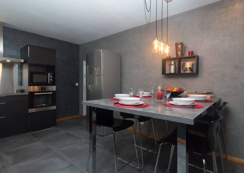 Salle à manger et coin cuisine