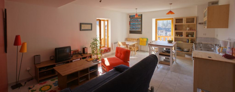 Salon séjour et cuisine ouverte