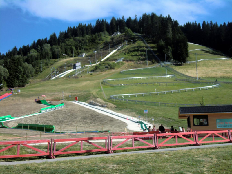 Le Claret centre de loisirs 800 mètres Le Claret centre de loisirs 800 mètres