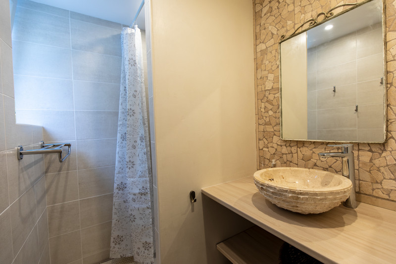 salle_eau_etage_gite_la_resilience.jpg salle_eau_etage_gite_la_resilience.jpg