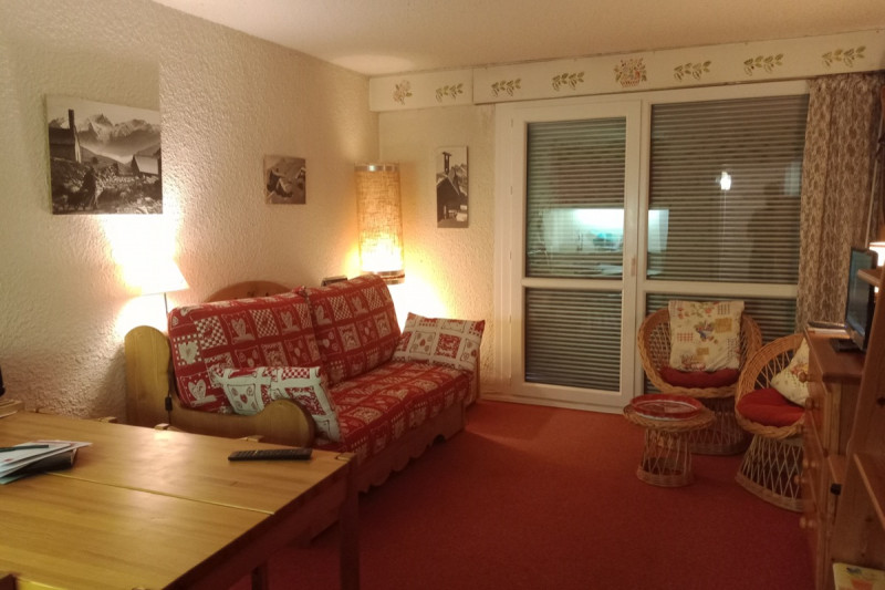 Vue du salon depuis la kitchenette