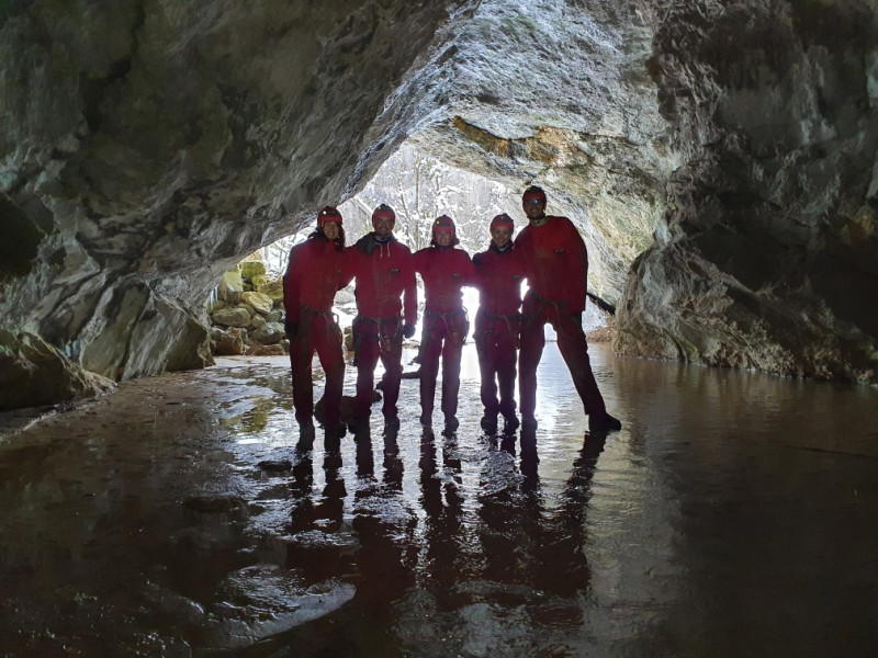 Sortie spéléo en groupe