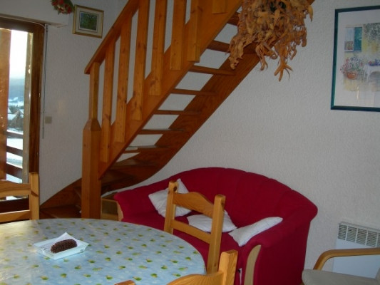 Escaliers d'accès à la mezzanine