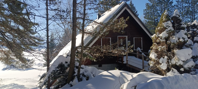 Chalet enneigé - © M. Desbenoit Chalet enneigé