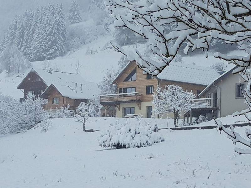 Vue enneigée du gîte Vue enneigée du gîte